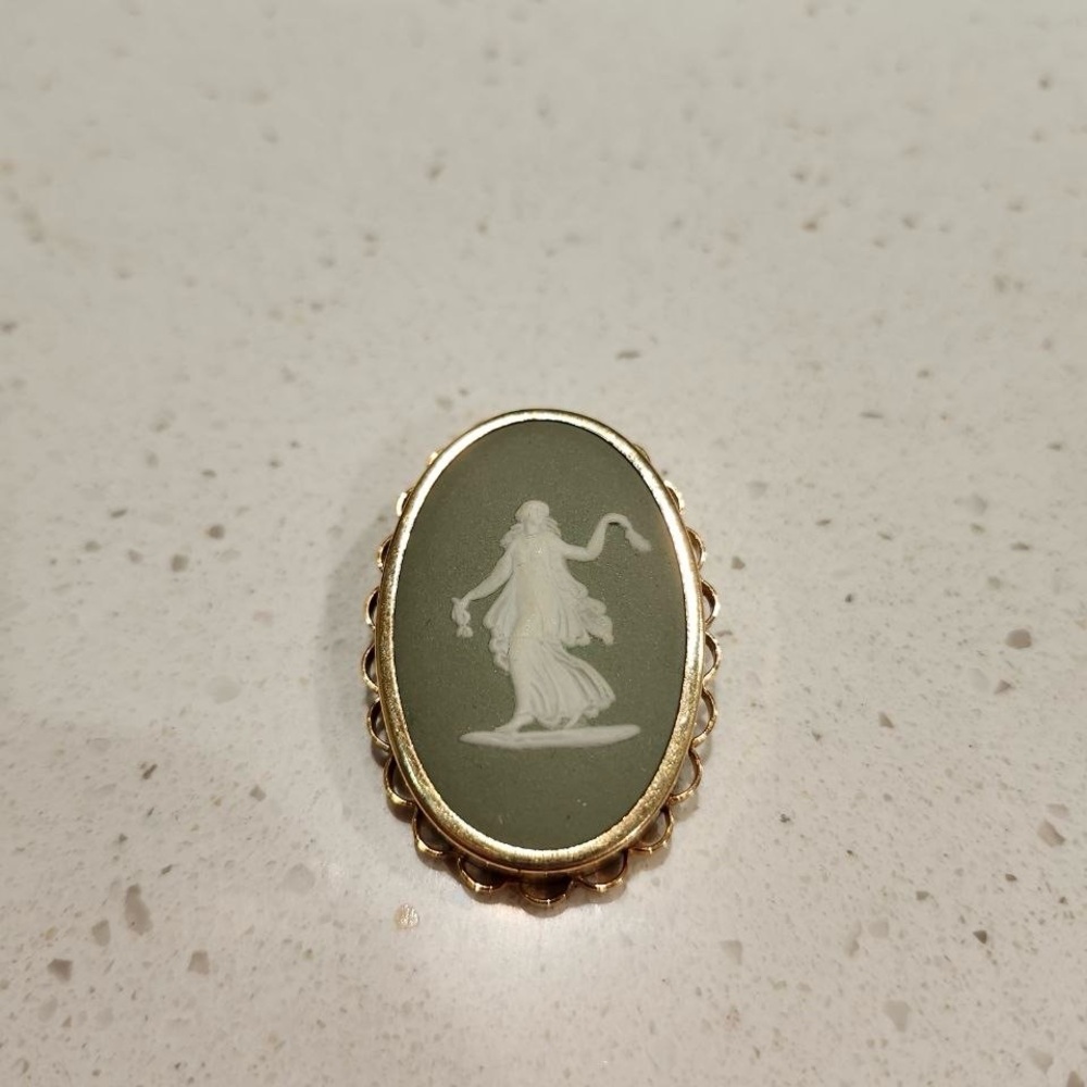 Vintage Wedgwood Olive Green Cameo brooch
